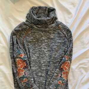 THML turtleneck pullover with embroidered flowers